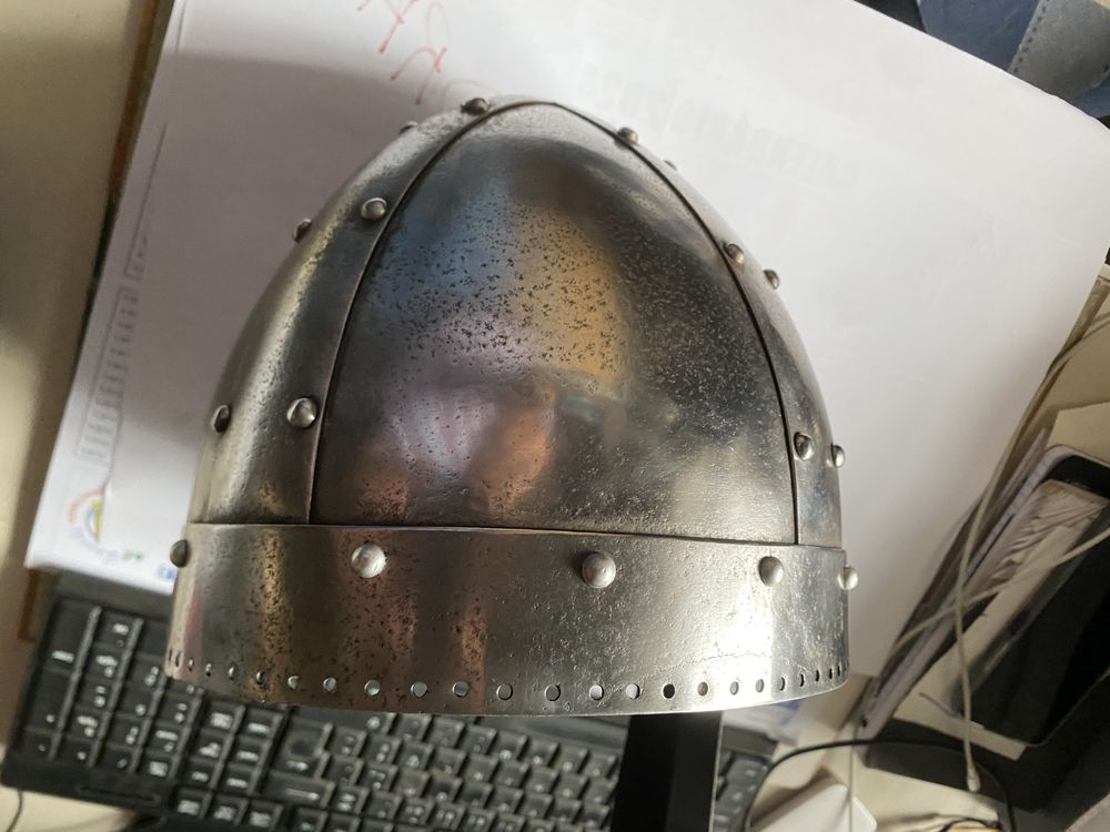 Medieval  capacete  antigo