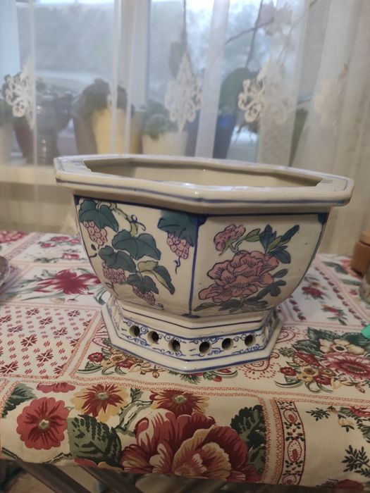 Велике кашпо .Старовинний цікавий посуд Італія