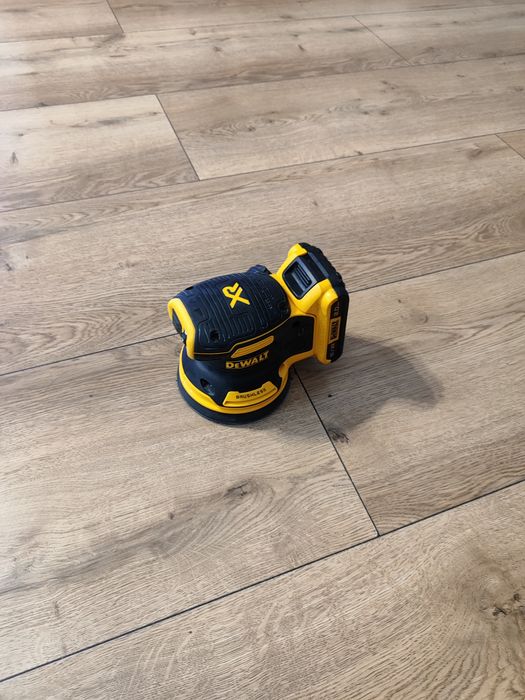 Szlifierka mimośrodowa z regulacją obrotów DeWalt 18v +2ah, rok 2025