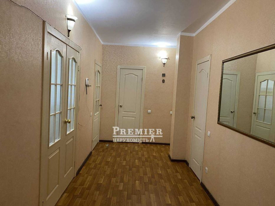 продам трихкімнатну квартиру 94 кв.м на Ак. Сахарова