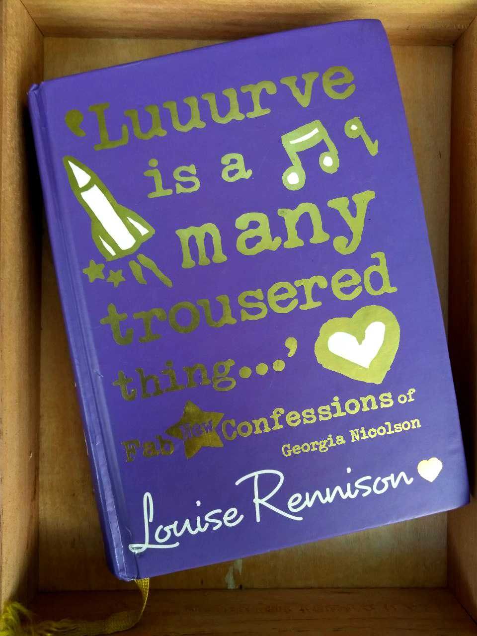 Louise Rennison - "Luuurve is a many trousered thing…" (на англ.)