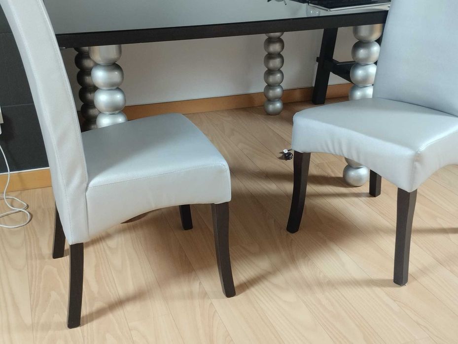 Mesa de Sala e 4 Cadeiras