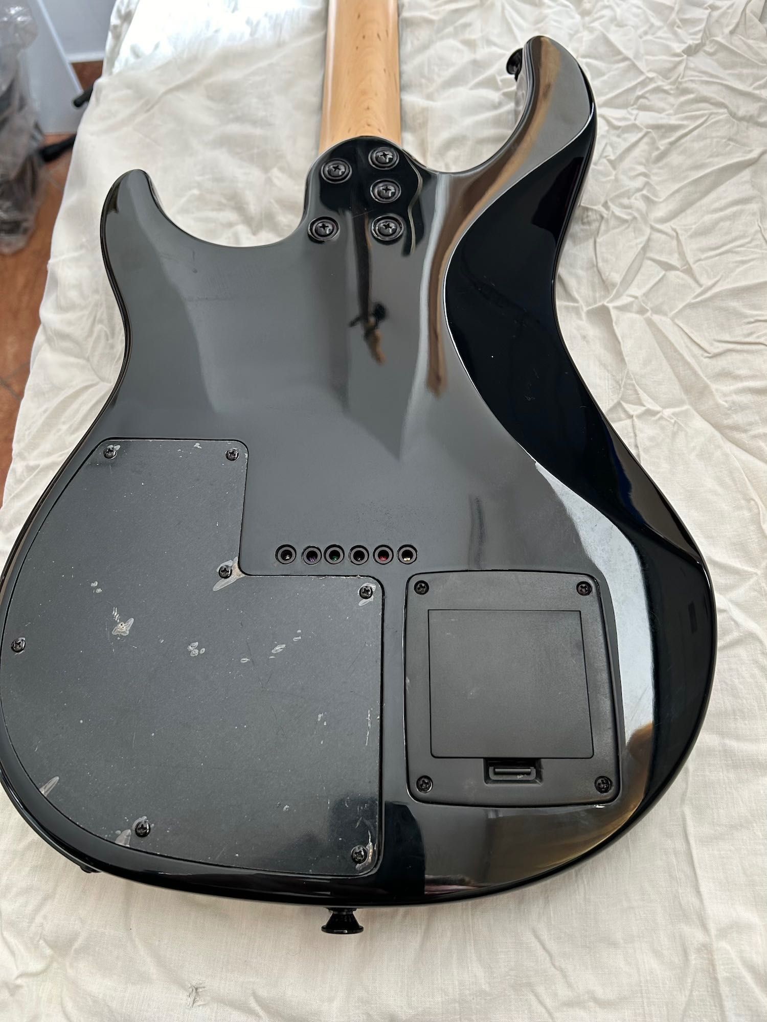 Unikalna gitara Peavey AT-200 z systemem auto strojenia Antares ATG