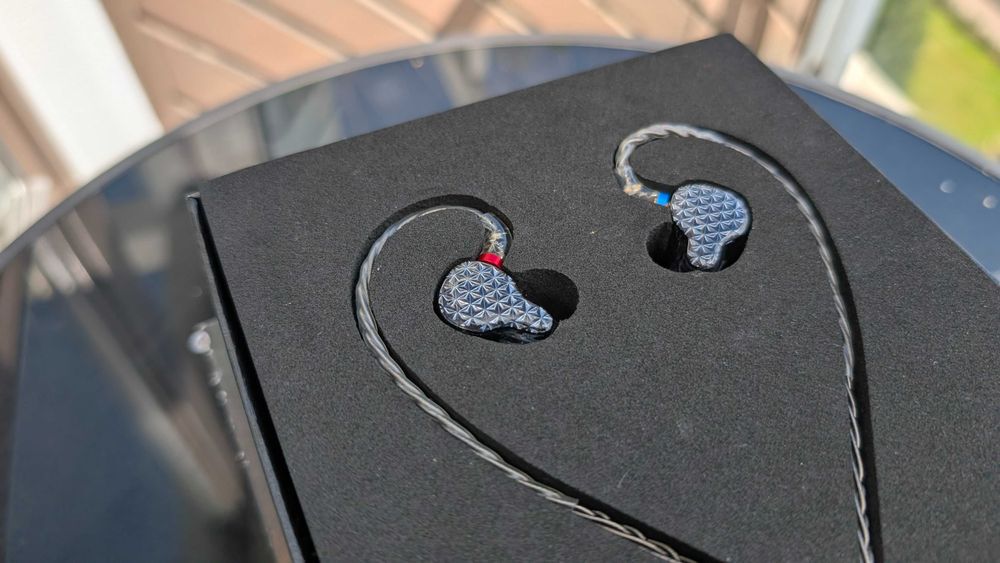 Słuchawki dokanałowe FiiO FA9 sześcioma przetwornikami Knowles