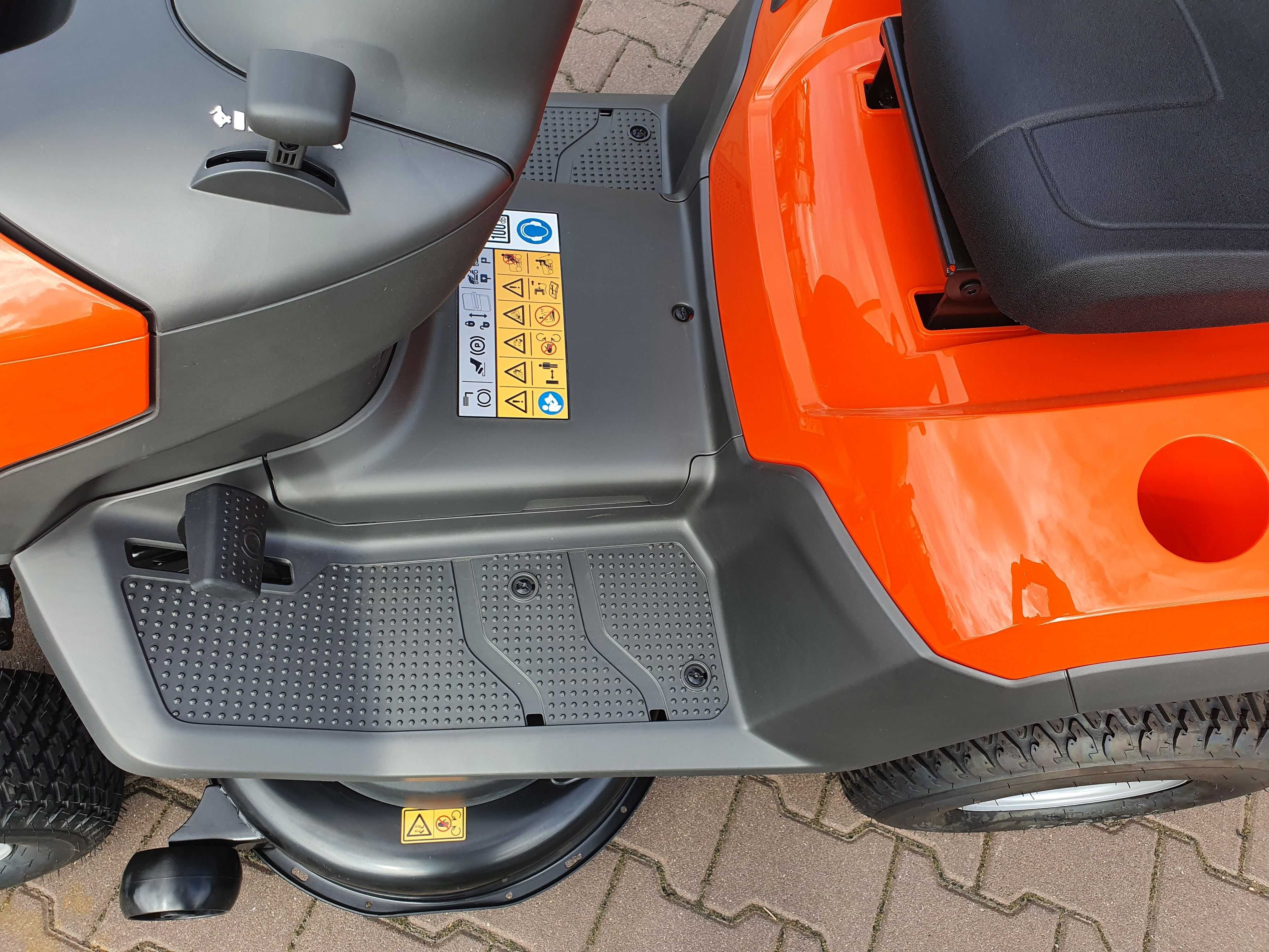 Traktorek kosiarka Husqvarna TC 114 z pługiem Akcja Zima