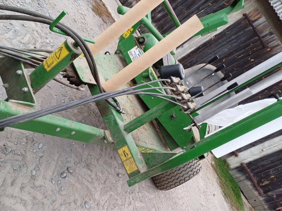 Owijarka samozaładowcza Pronar Z 245