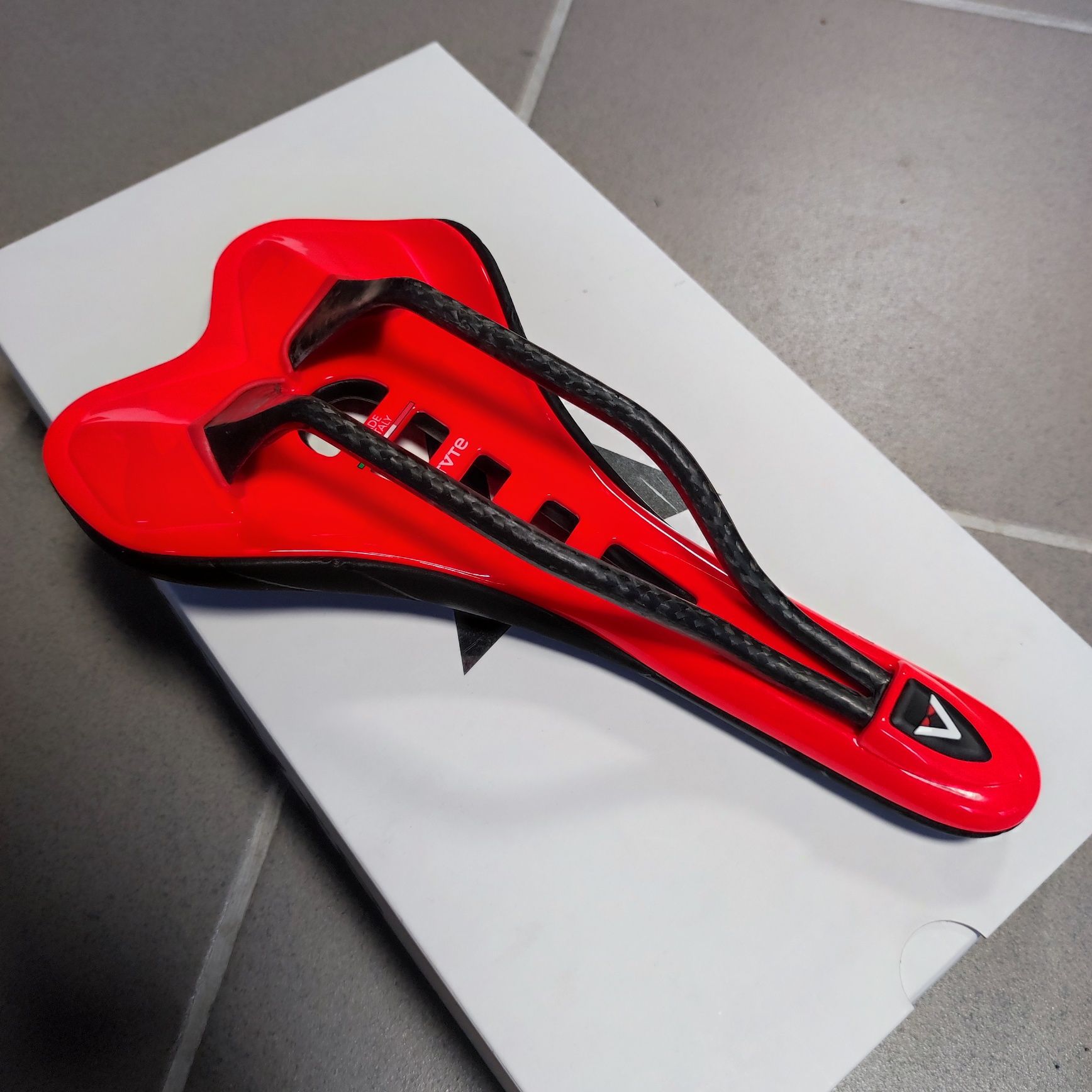 Siodło Astute Skylite VT 3.0 Fluo Carbon Nowe