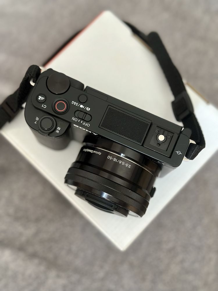 Продам Sony ZV-E10