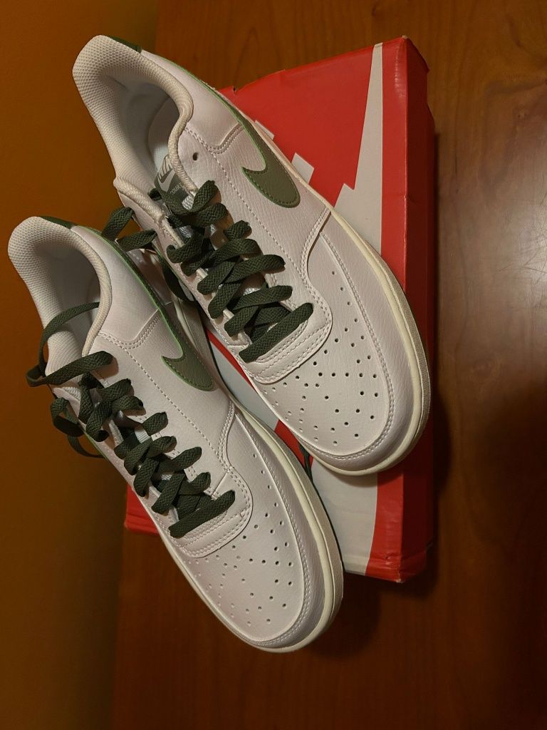 Ténis Nike Court Vision Low verdes