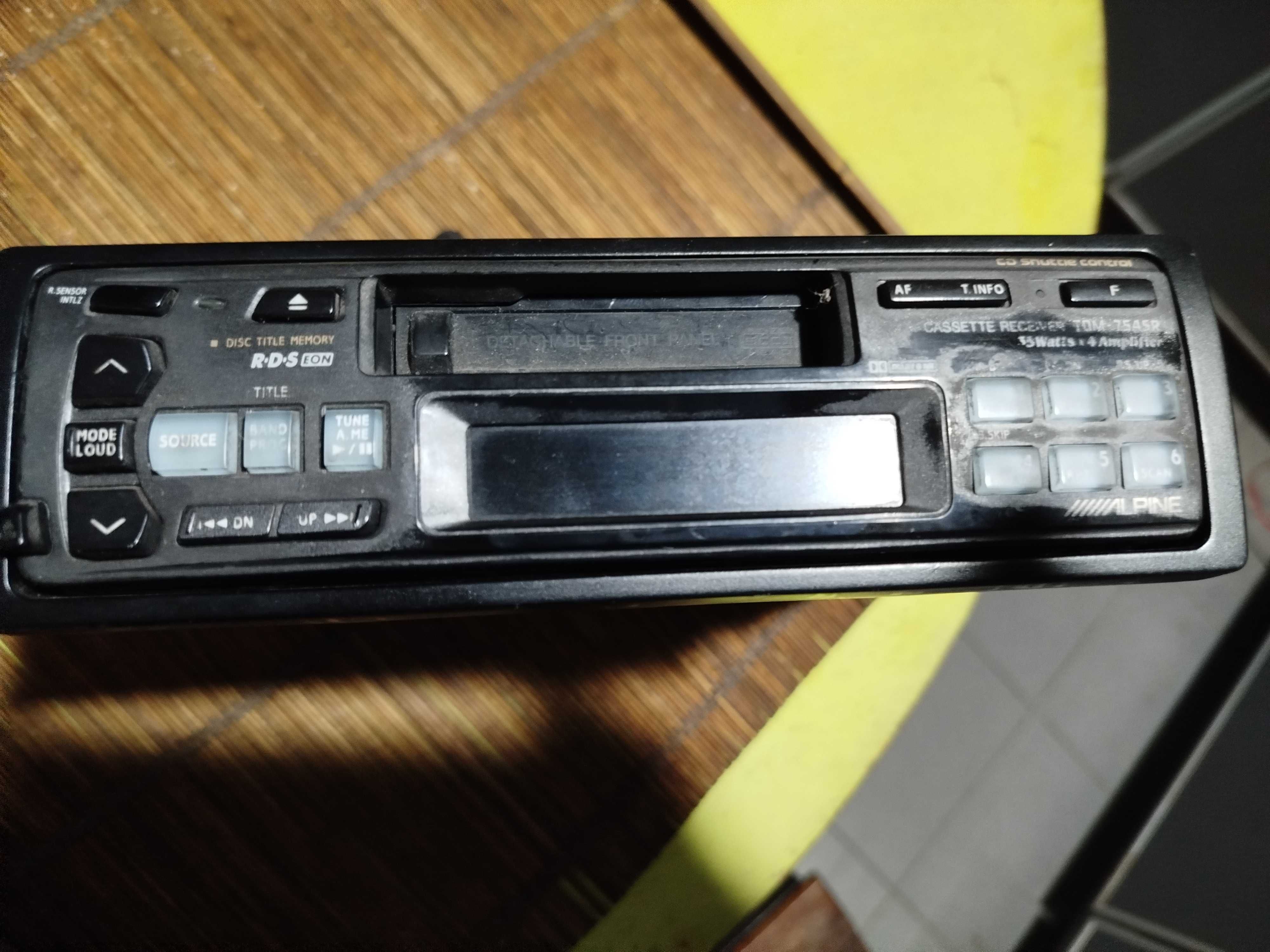 Auto radio alpine TDM 7545 R dos anos 90. Carros pré classificados