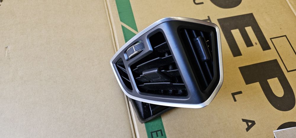 Kratki wentylacji prawa i lewa komplet Ford C-Max MK2 AM51-R018B08-AFW