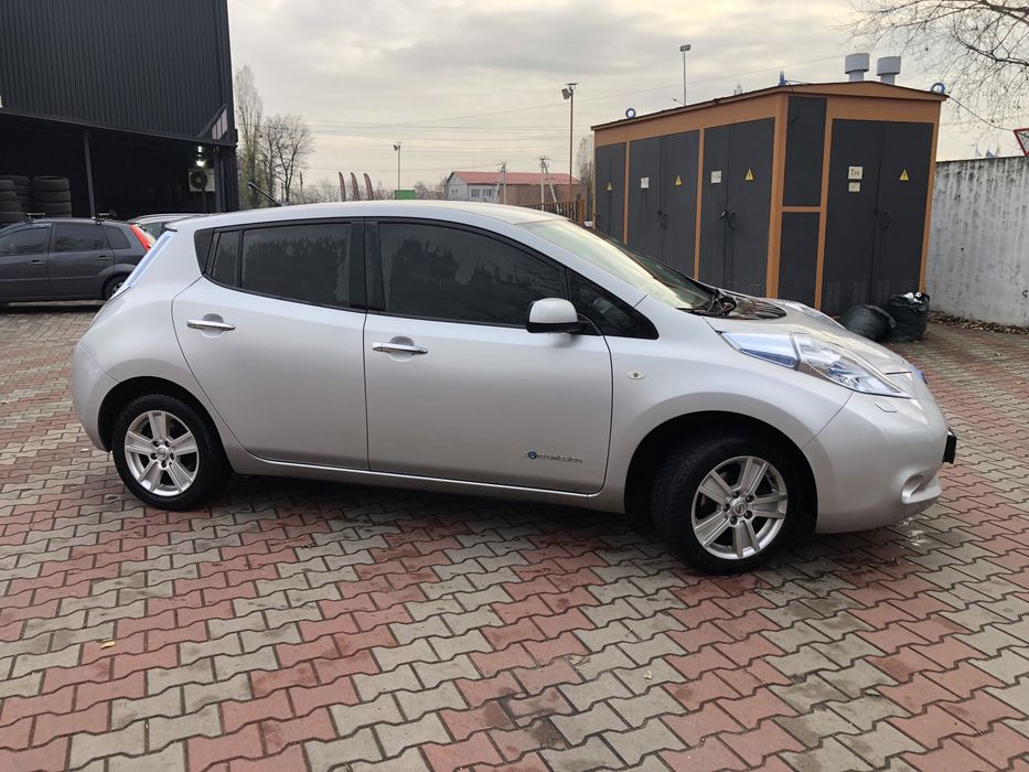 Продам Nissan Leaf 2013