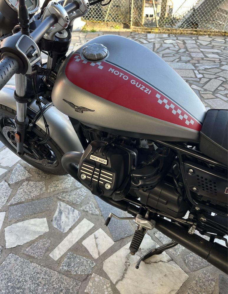 Moto Guzzi v9 Bobber