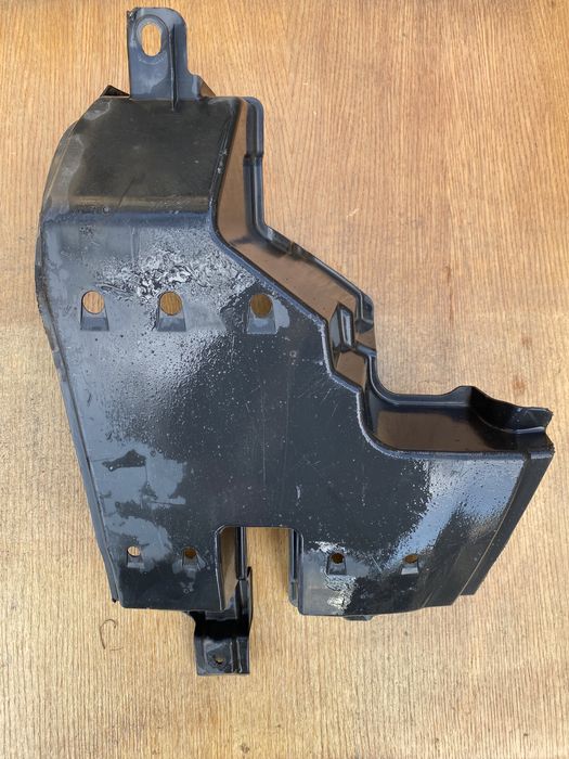 Пыльник защита днища шасси задняя левая Toyota RAV 4