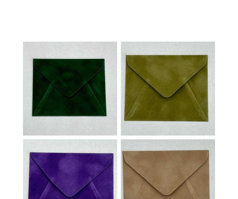 Конверти розміру С6 з оксамитового паперу у різних кольорах.