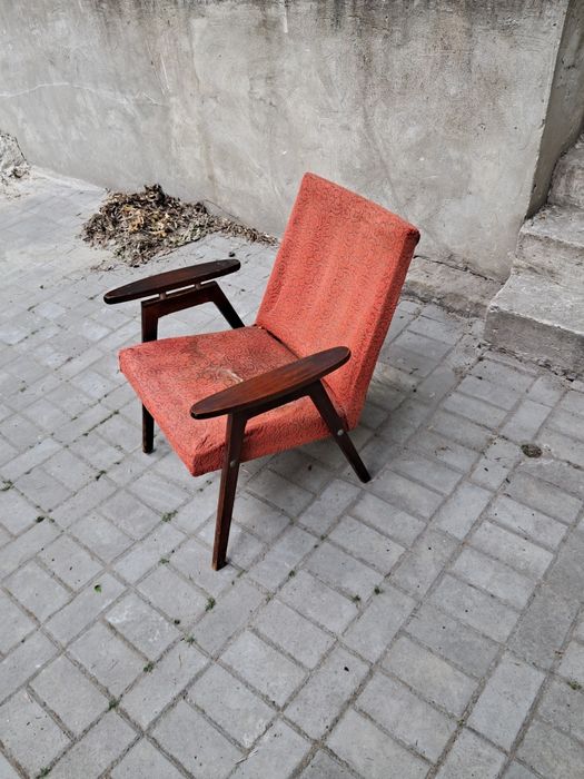 Відпочинкове дерев"яне крісло