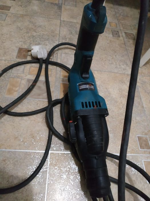 Перфоратор Makita HR1830