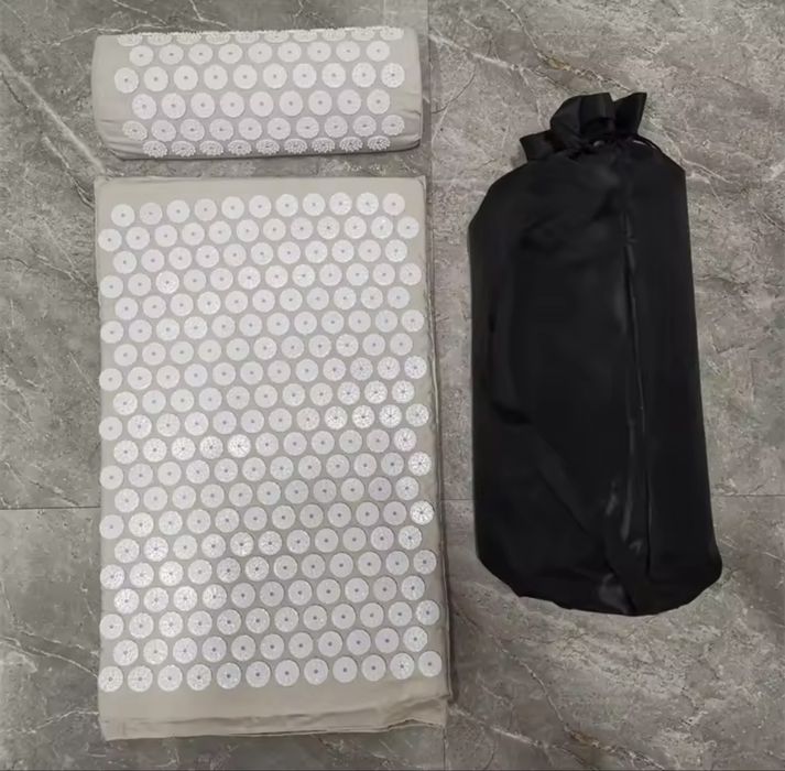 Mata akupresurowa z poduszką + pokrowiec – zestaw relaksacyjny