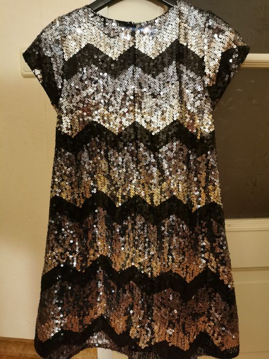 Близкуче плаття, паєтки, блискітки