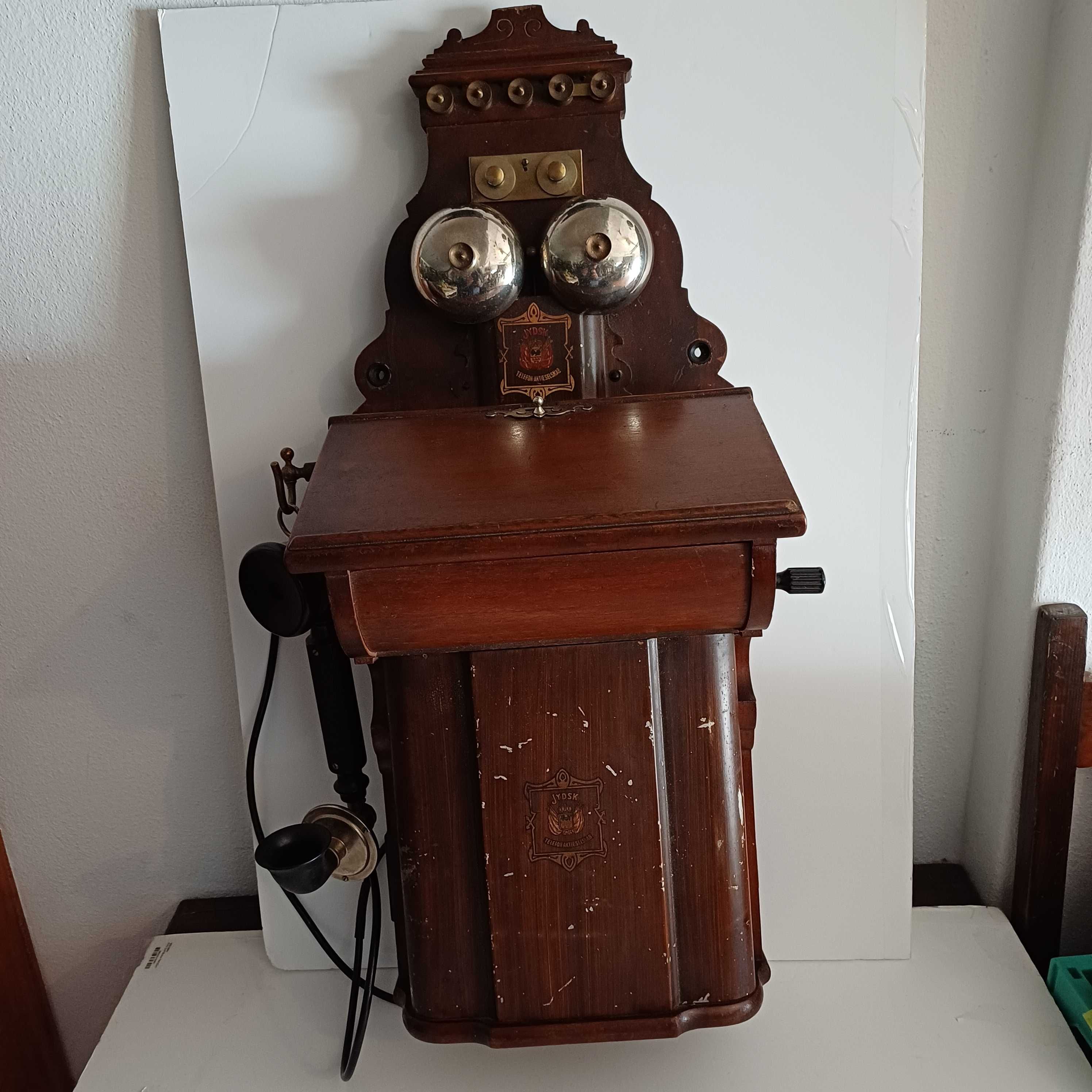 Telefone de manivela Jydsk e 3 telefones de disco e tecla
