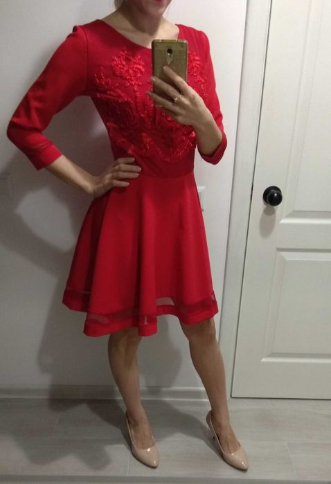 Красивое стильное новое платье