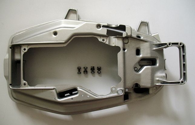 Oryginalna, kompletna płyta chassis wraz ze śrubami do Honda BF5