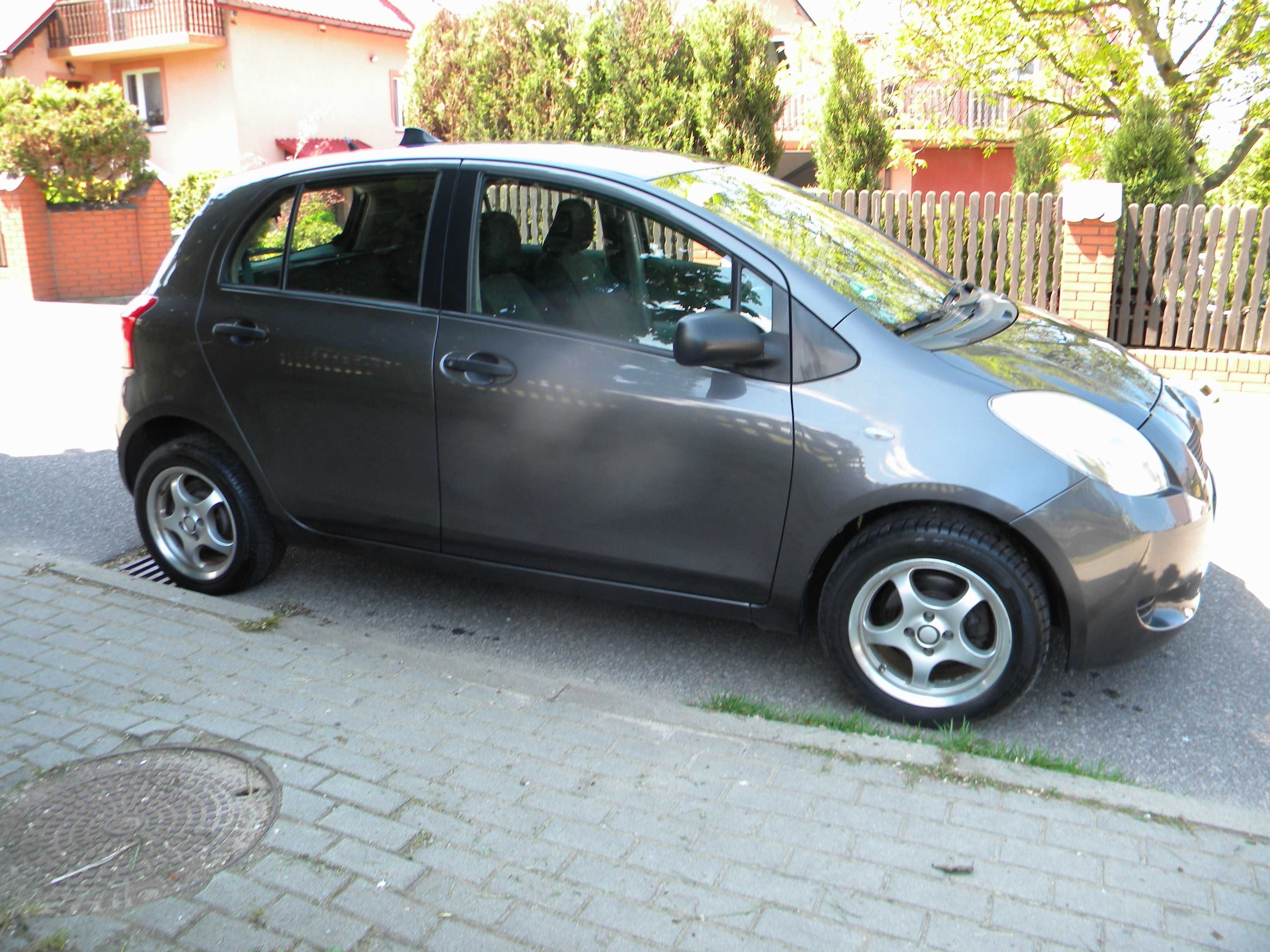 Toyota  Yaris 1.3B Sprowadzona