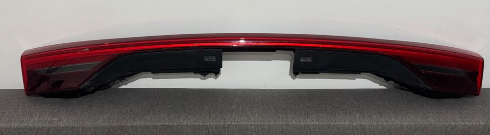 Продам Задня центральна фара / стоп-смуга Audi A7 C8