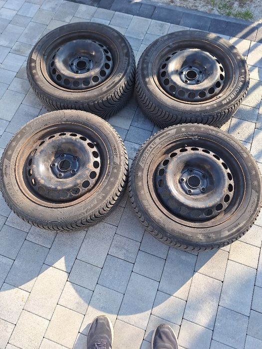 Felgi R16 wraz z oponami 205/55/R16 + kołpaki