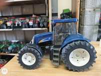 Bruder traktor New holland