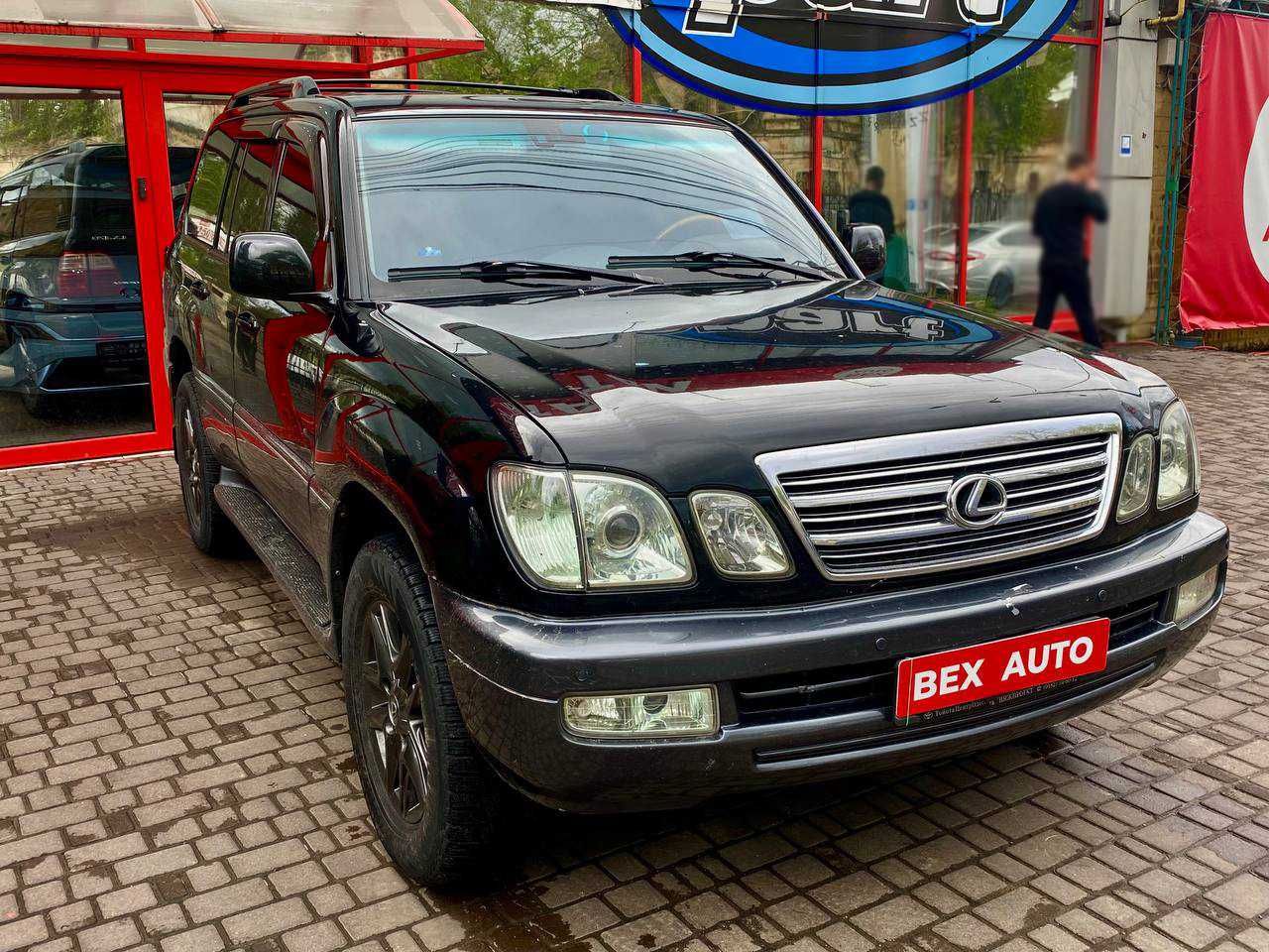 Lexus LX 2004 року