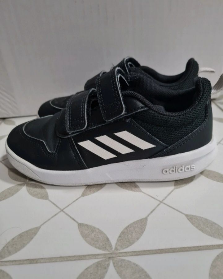 Czarne buty z adidasa dla chlopca rozmiar 28