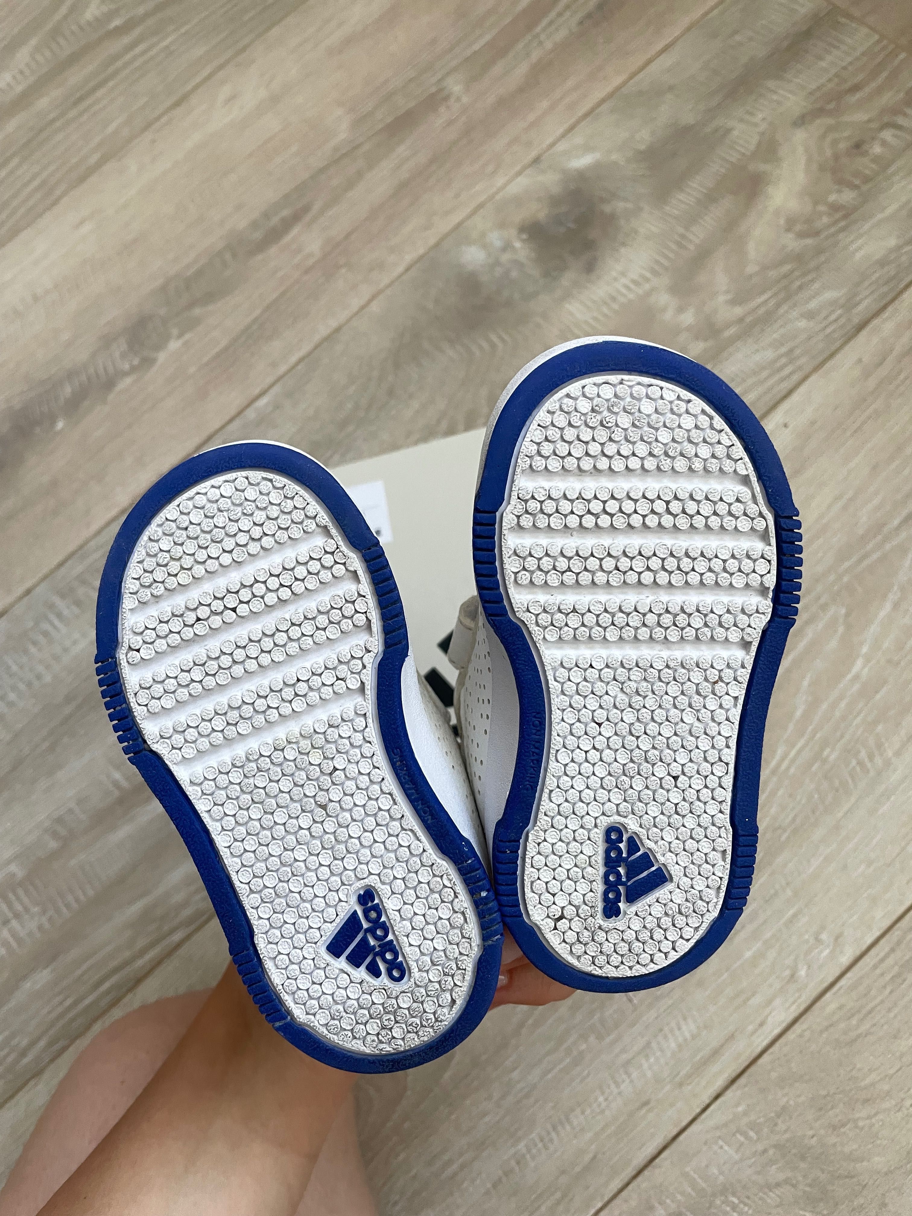 Дитячі кросівки adidas