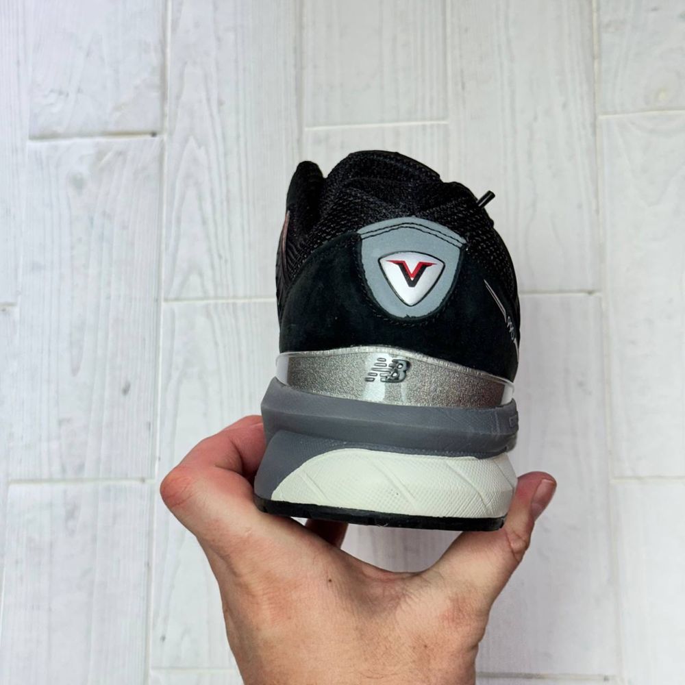 Чоловічі кросівки new balance 990v5