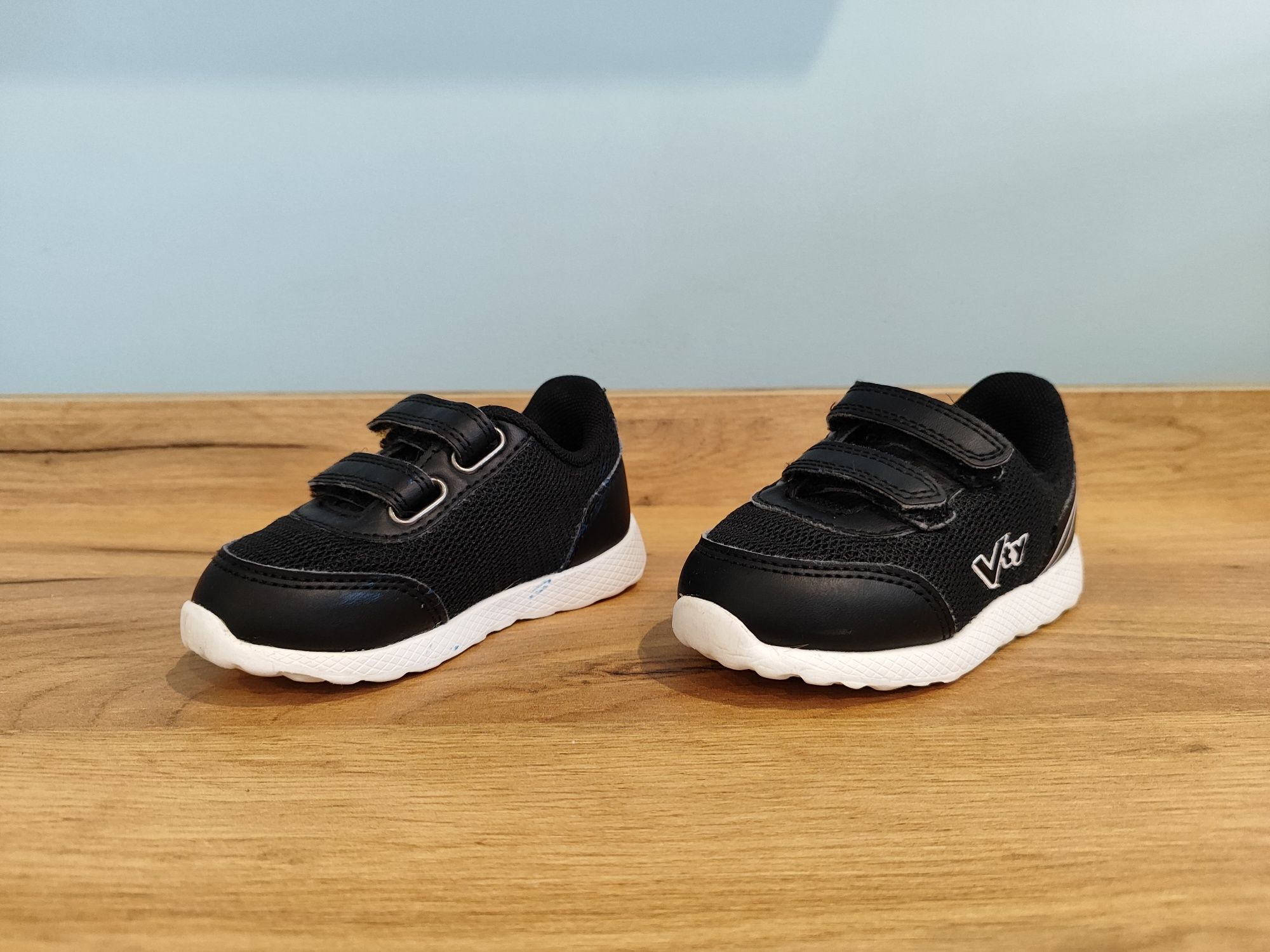 Adidaski dziecięce, r.21
