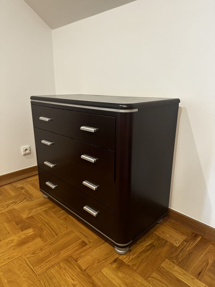 Komplet mebli sypialnianych w ciemnym kolorze