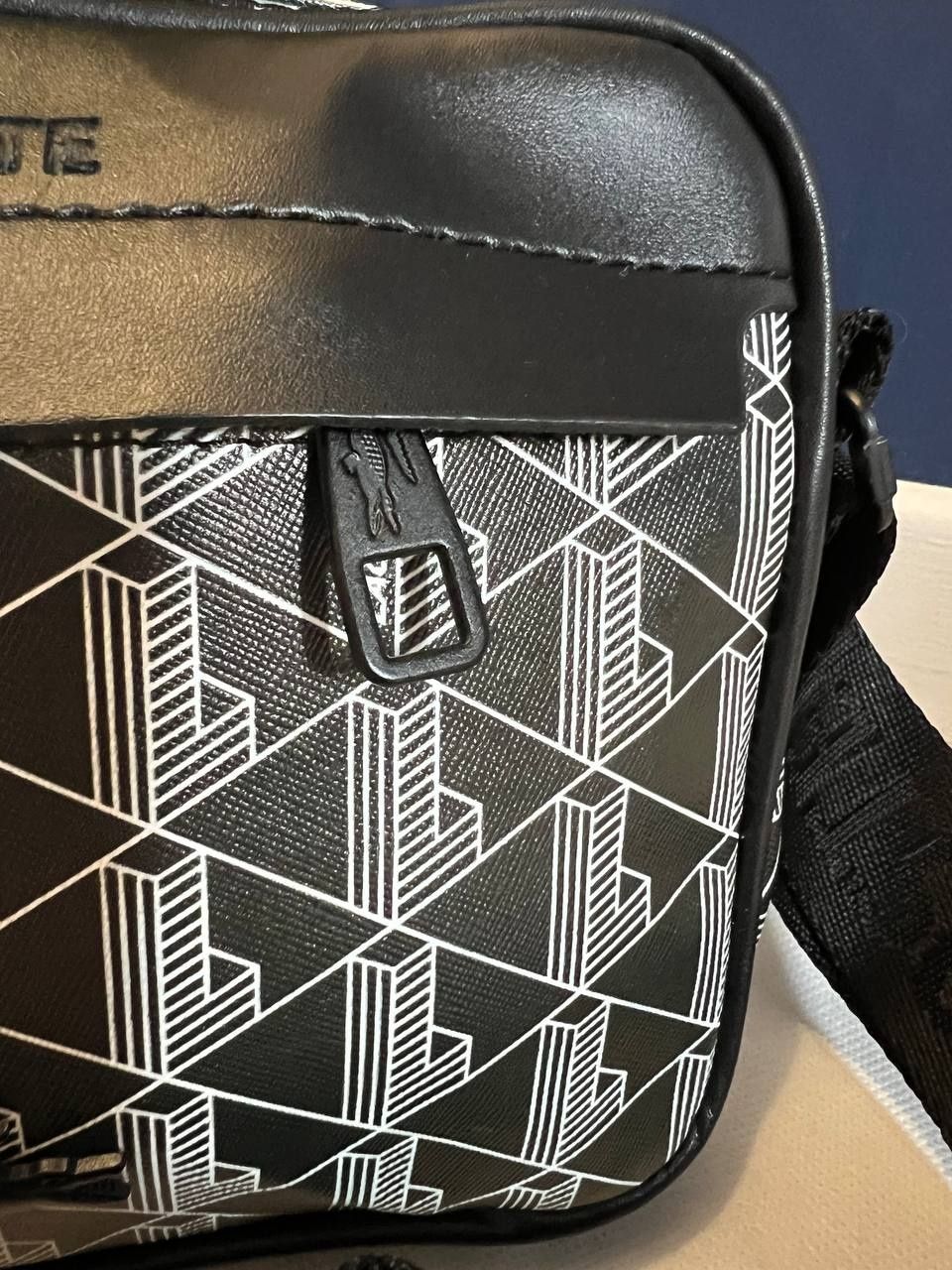 Чоловіча сумка месенджер Lacoste