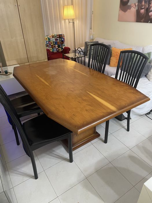 Mesa sala de jantar e cadeiras