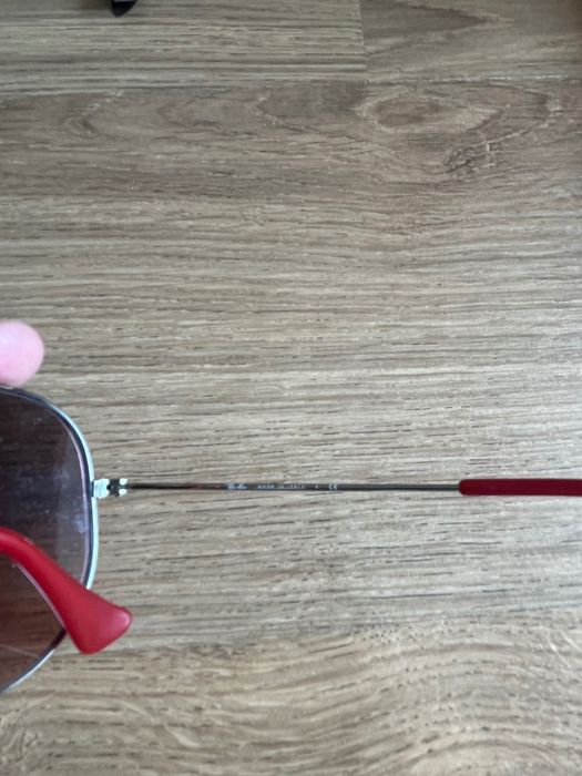 Óculos de sol rayban vermelhos