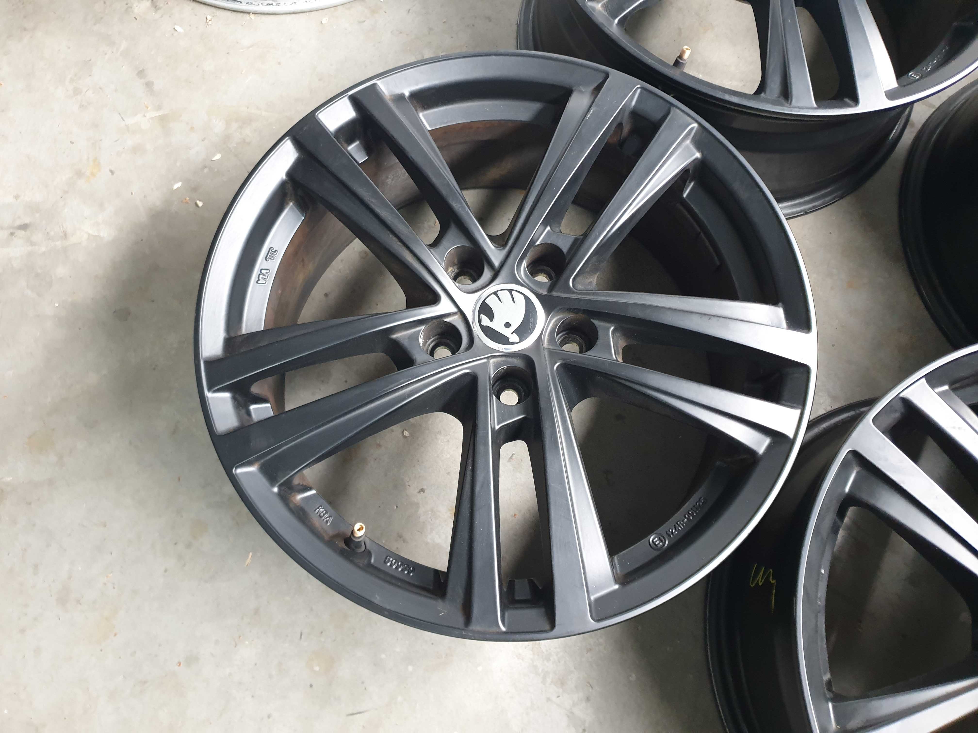 Alufelgi 16" Skoda Octavia II FL III IV VRS SuperB 5x112 Scout Karoq