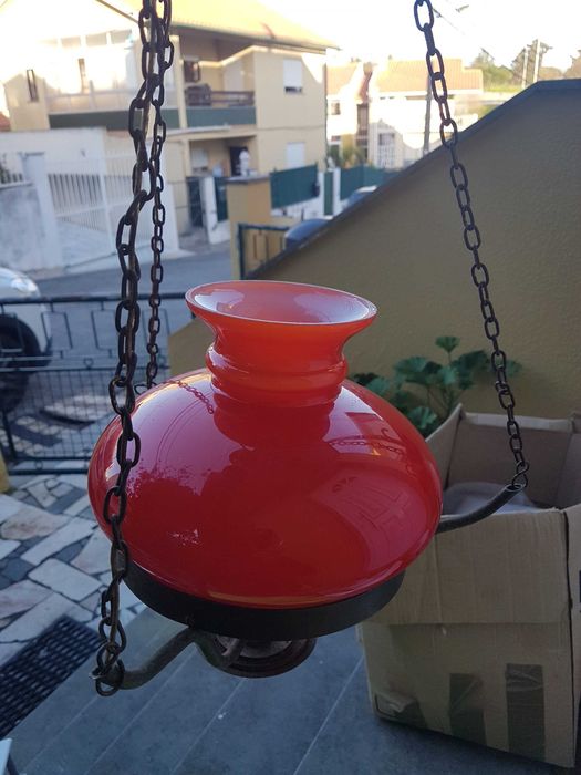 Candeeiro vintage em vidro vermelho