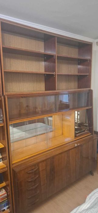Чеський сервант та книжкова полиця