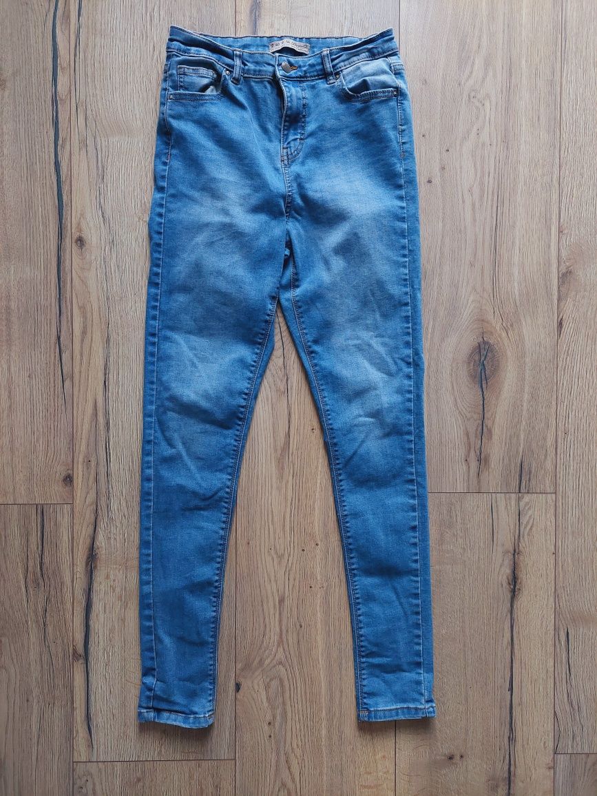 Jasnoniebieskie dżinsy denim co 40