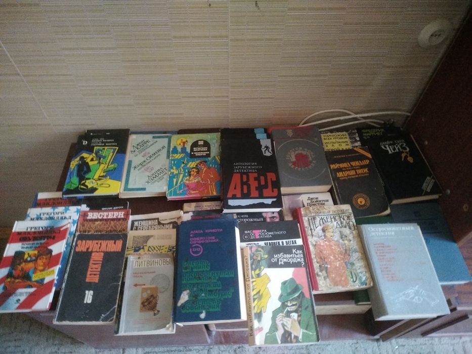Детективи, книжки, одним лотом, 39 шт.