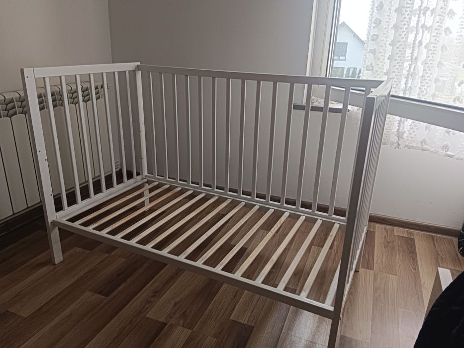 Łóżeczko  z dodatkową barierką