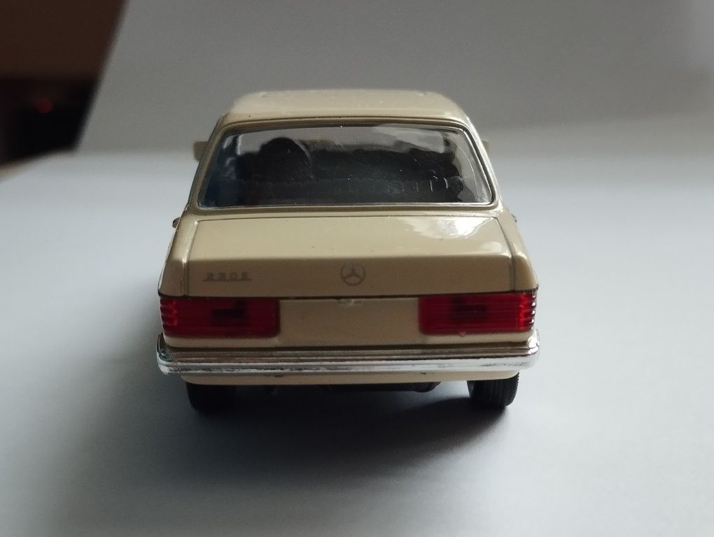 Модель авто Mercedes Benz w 123