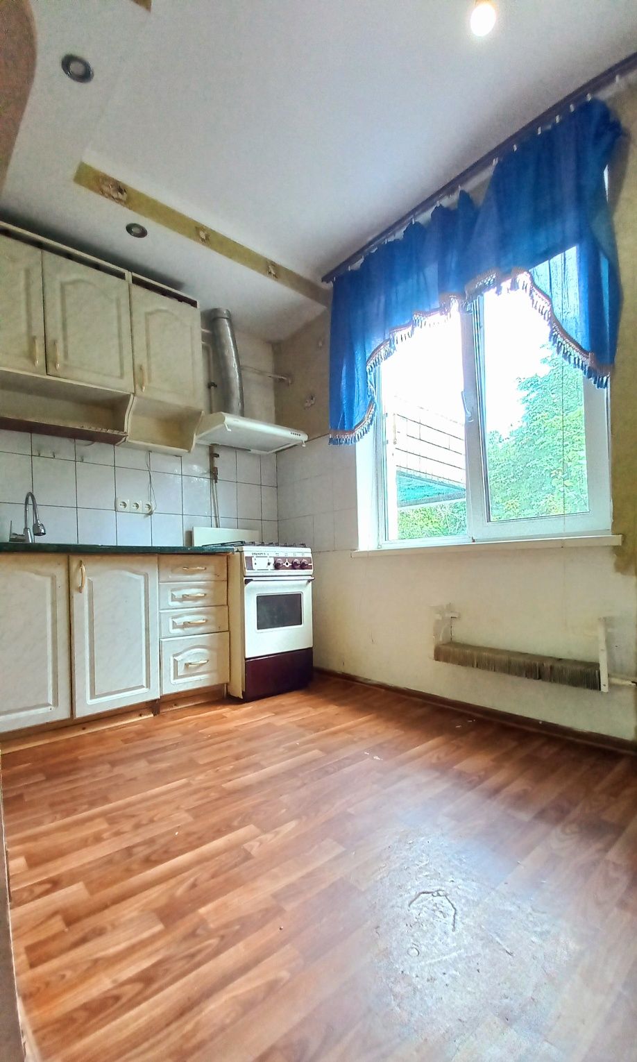 Продаж 2х кімнатної квартири ЮЗР(Руставі)