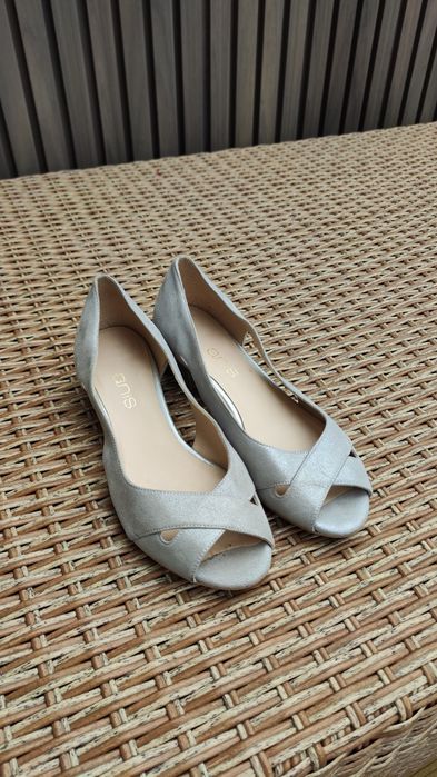 Srebrne czółenka na niskim obcasie Anis do tańca 39