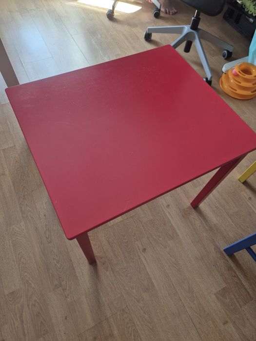 Conjunto de mesa e duas cadeiras infantil
