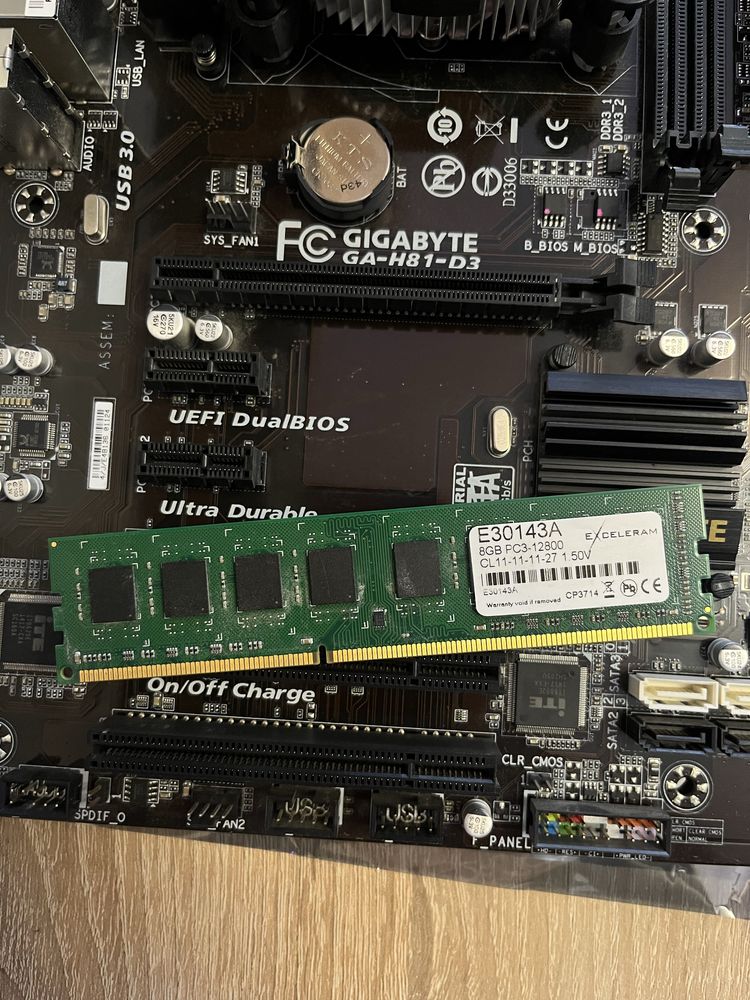 Процессор i5 4590, оперативная 8gb DDR3, материнская Gigabyte
